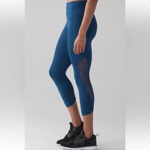 Lululemon Sole Training Cropped Leggings Dark Blue  Women’s Size  8